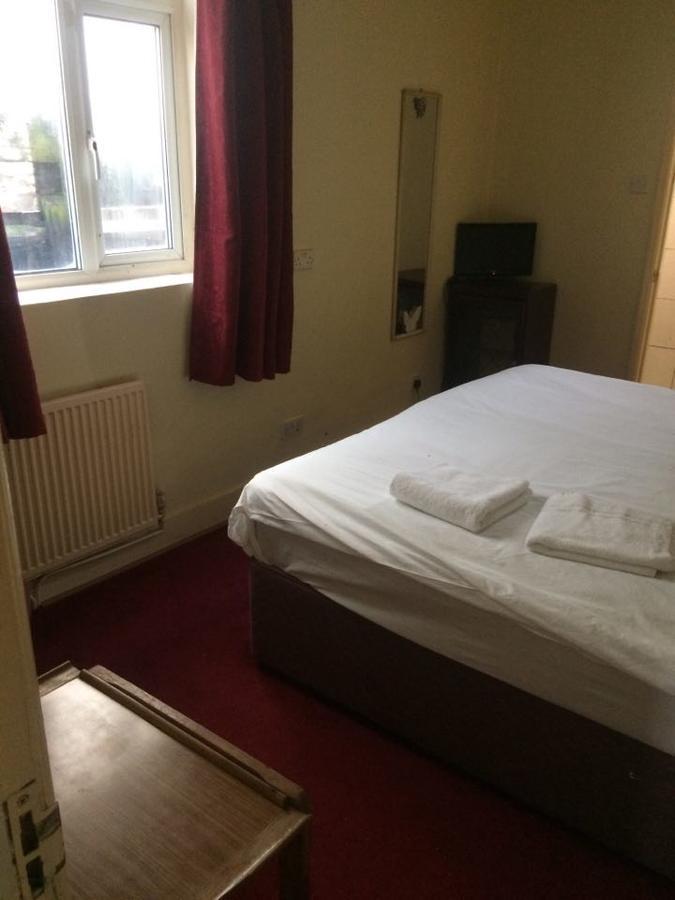 Harrow Bed & Breakfast Гарроу Екстер'єр фото