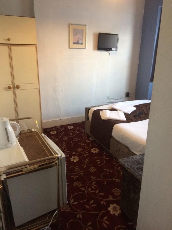 Harrow Bed & Breakfast Гарроу Екстер'єр фото