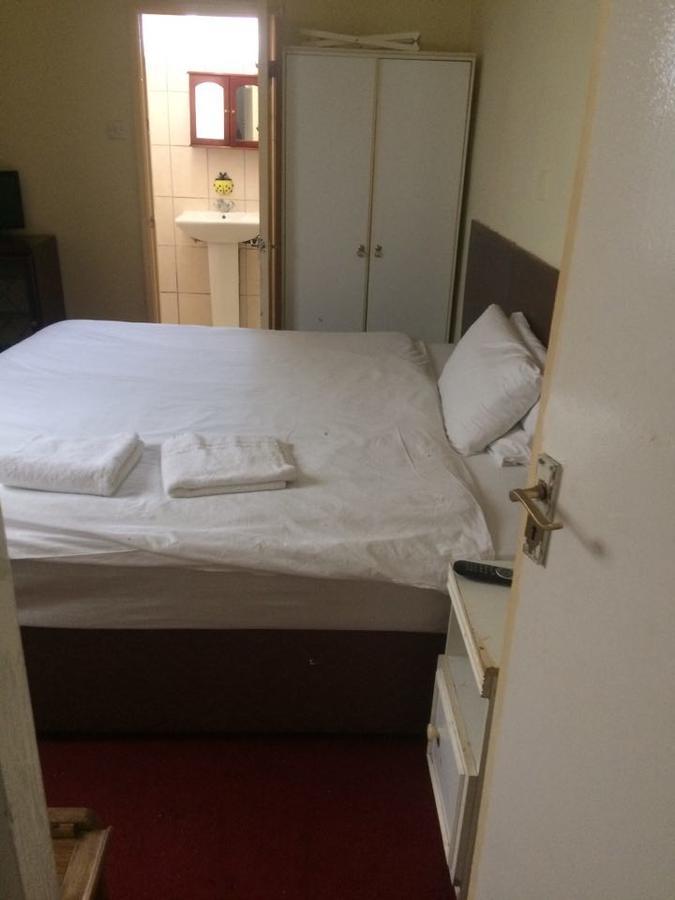 Harrow Bed & Breakfast Гарроу Екстер'єр фото