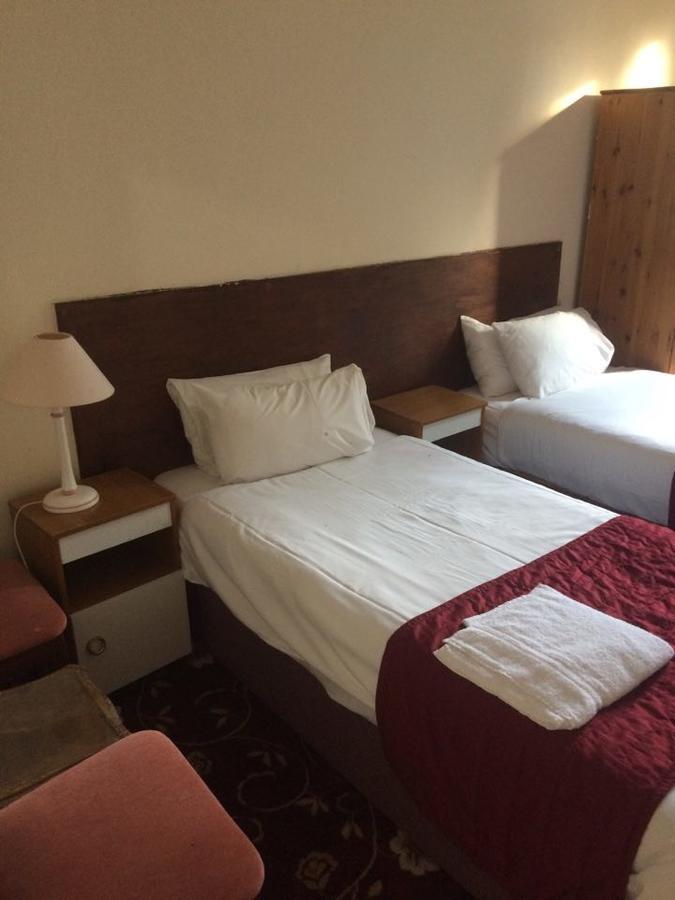 Harrow Bed & Breakfast Гарроу Екстер'єр фото